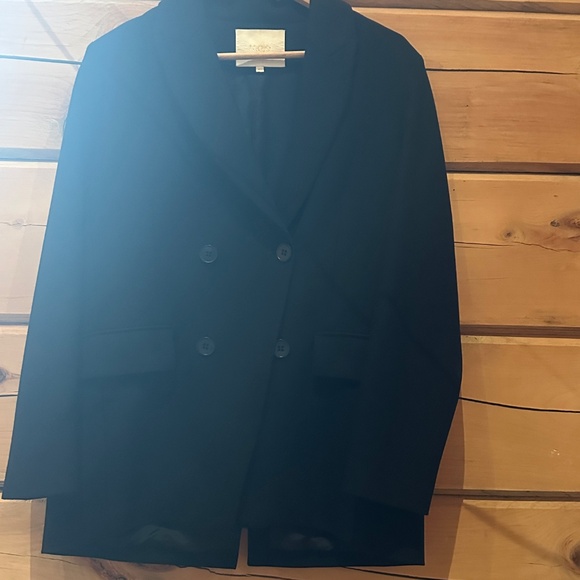 Decidedly tailored Black Maje Blazer - Picture 2 of 6